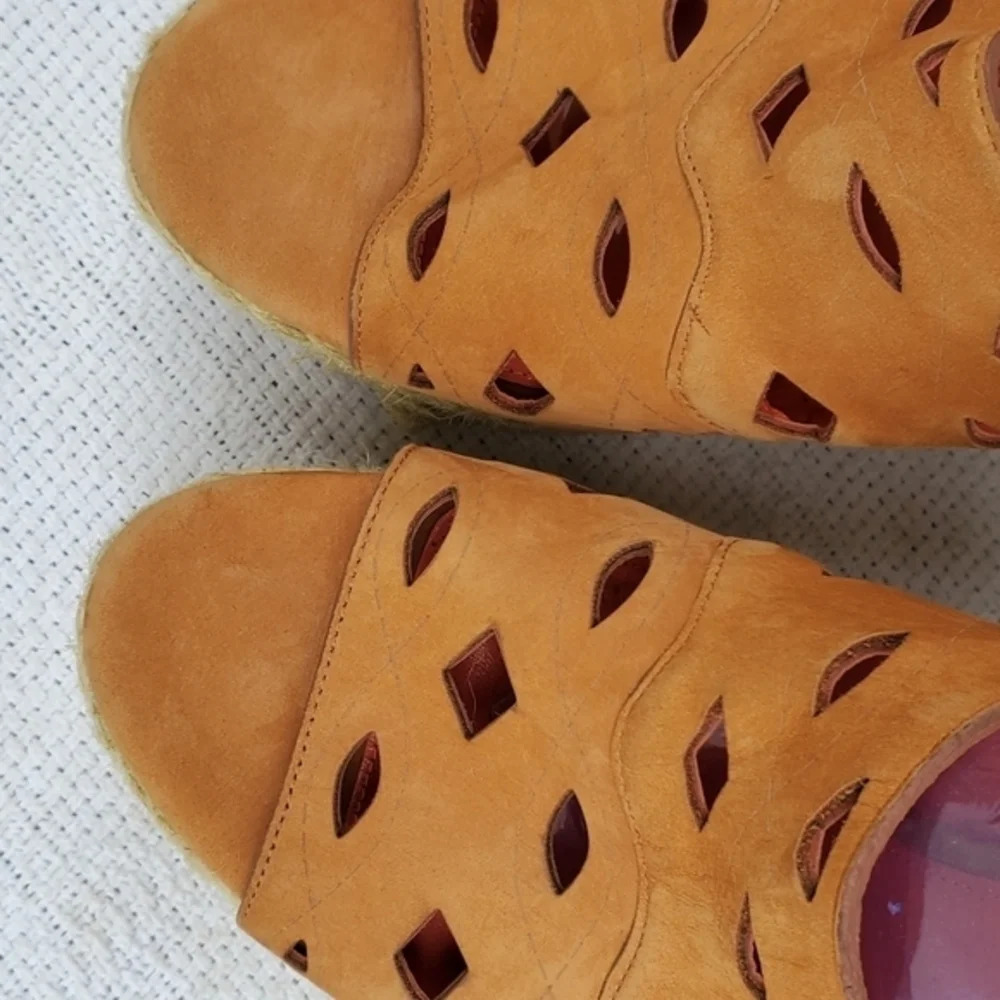 Via Spiga Nubuck Laser Cut Slingback Espadrille Wedge Sandals Tan Size 10 NWT - Picture 6 of 9